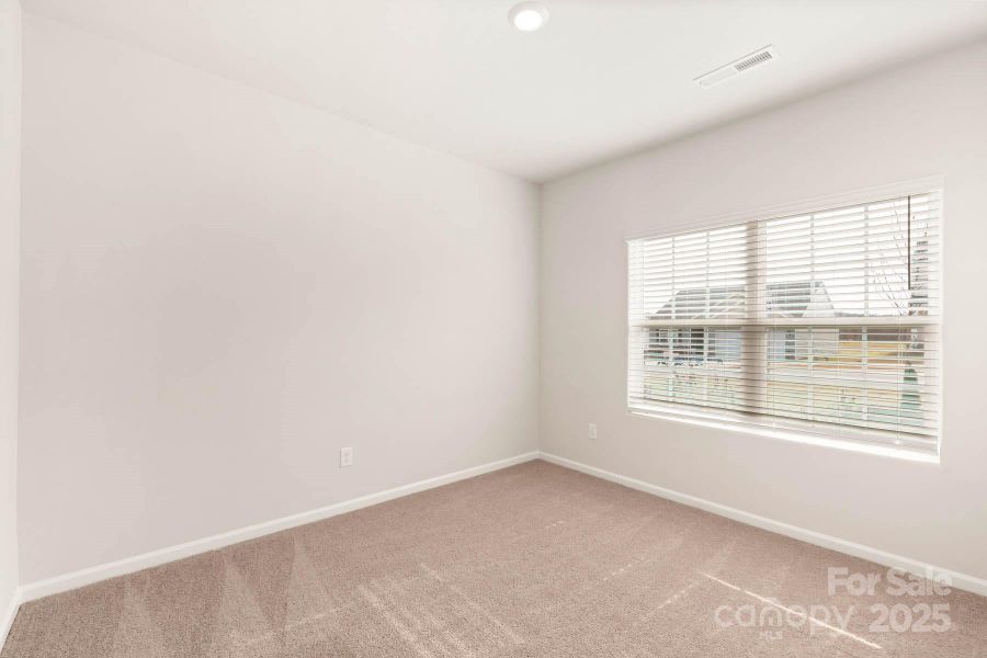 Spacious, unfurnished interior of a new home in Stagecoach Station, Gastonia (Image 9).