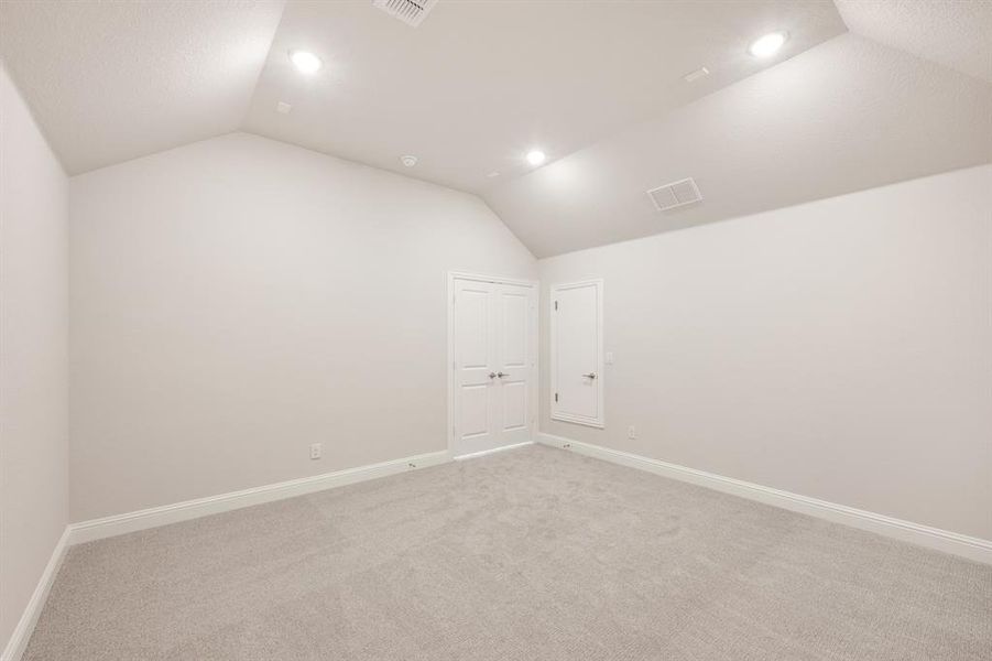 Spacious, unfurnished interior of a new home in Triple Diamond Ranch, Mansfield (Image 26).