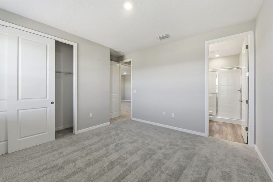 Spacious, unfurnished interior of a new home in Skye Ranch Community Group Page, Sarasota (Image 16).