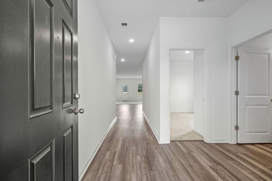 Spacious, unfurnished interior of a new home in Willow Springs, Buda (Image 9).