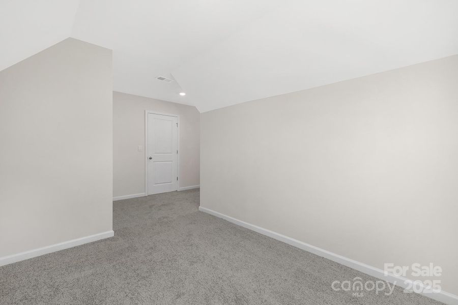 Spacious, unfurnished interior of a new home in Sylvan Creek, Denver (Image 22).