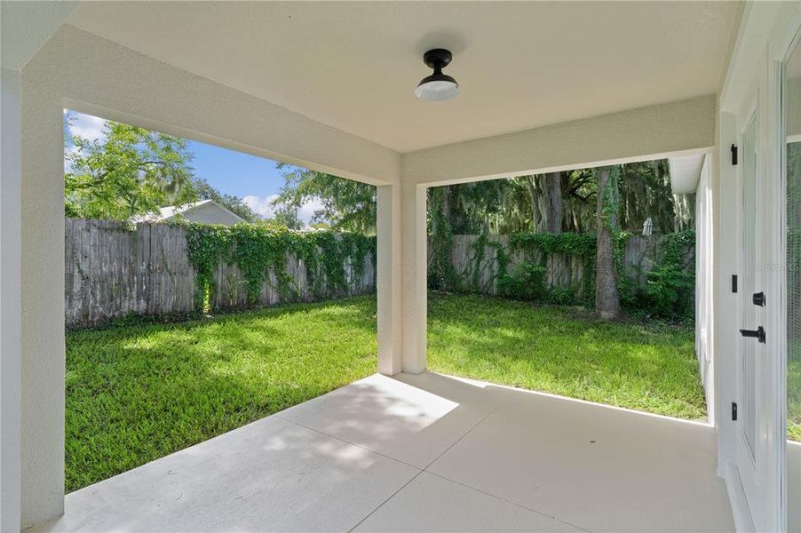 Exterior details and patio area of a home in , Ocklawaha (Image 27).