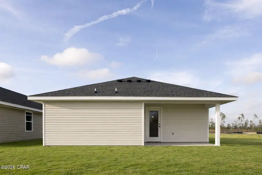 Exterior details and patio area of a home in Fox Glenn, Panama City (Image 3).