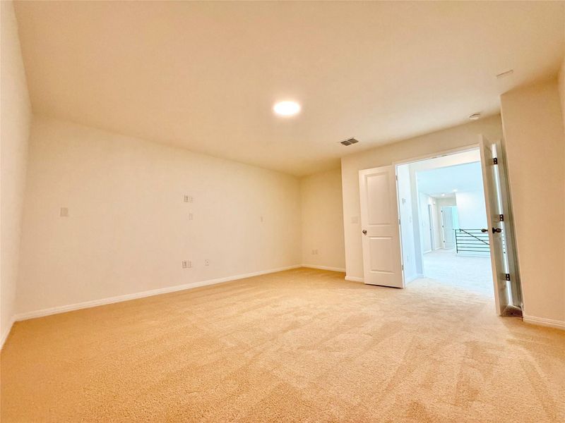 Spacious, unfurnished interior of a new home in Porter Country, Buda (Image 16). Spacious, unfurnished interior of a new home in Porter Country, Buda (Image 16).