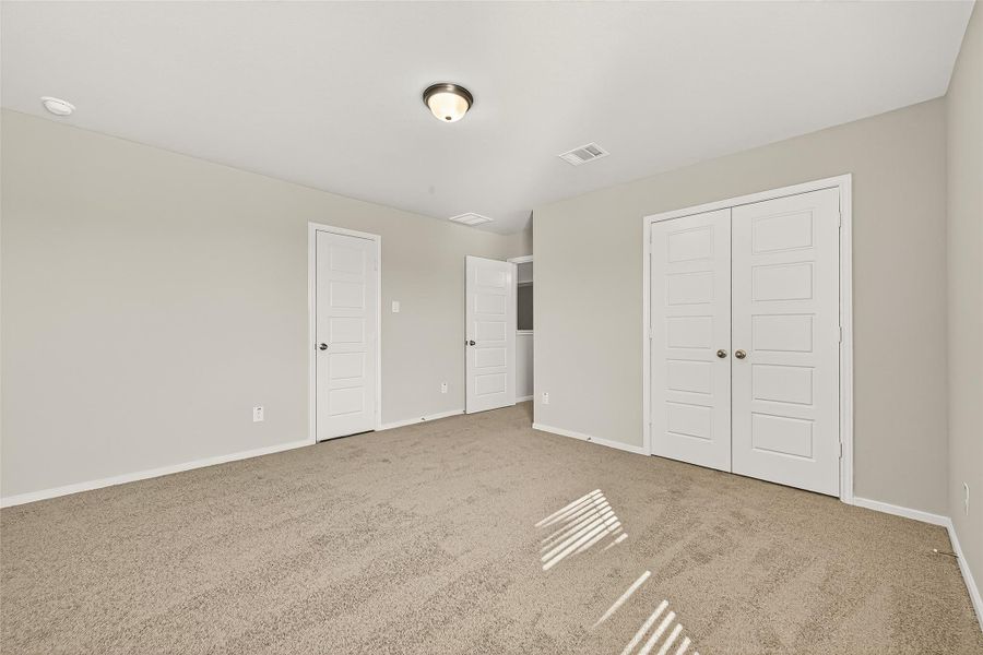 Spacious, unfurnished interior of a new home in Sunterra, Katy (Image 28). Spacious, unfurnished interior of a new home in Sunterra, Katy (Image 28).