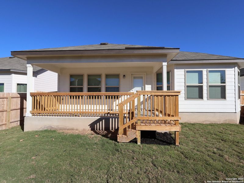 Exterior details and patio area of a home in Blue Ridge Ranch, San Antonio (Image 4).