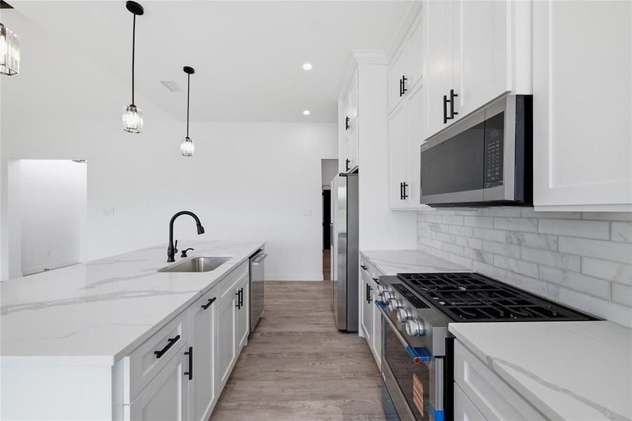 Furnished interior view inside a new home in , Corsicana (Image 6).