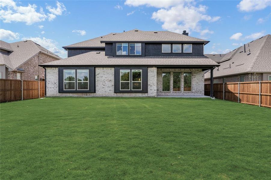 Exterior details and patio area of a home in Liberty, Melissa (Image 4).