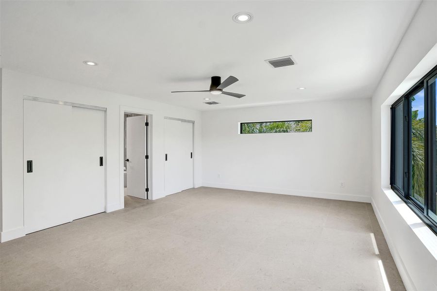Spacious, unfurnished interior of a new home in , Lighthouse Point (Image 23).