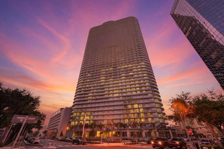 Condo located in St. Petersburg, FL showcasing its design and architecture (Image 33). Condo located in St. Petersburg, FL showcasing its design and architecture (Image 33).