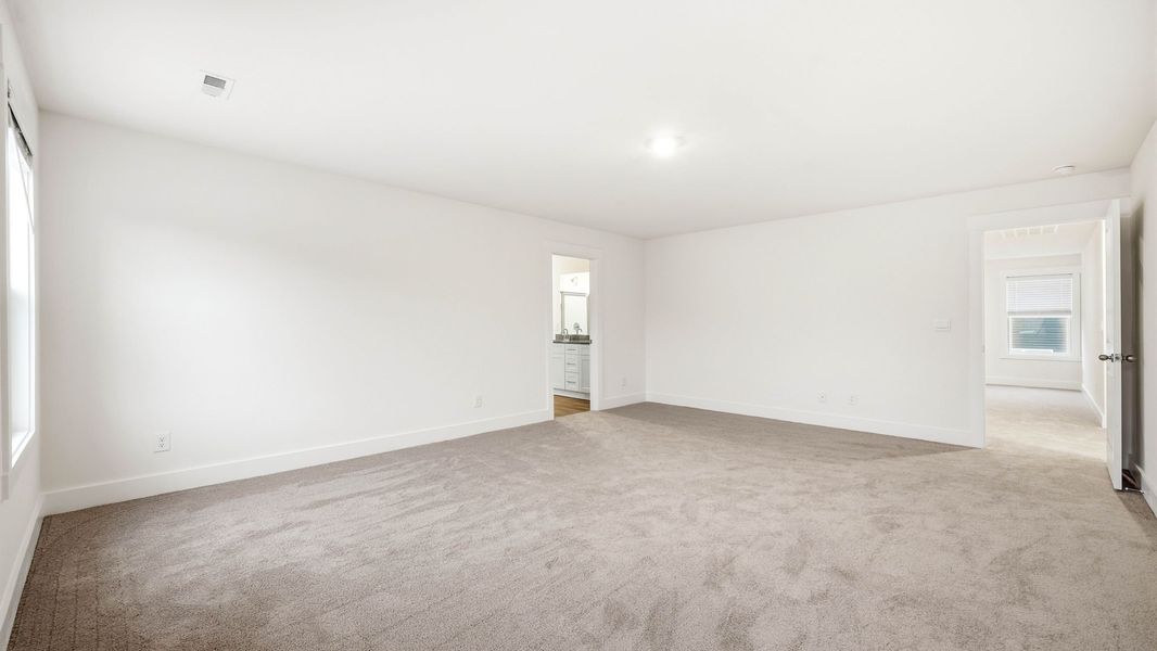 Spacious, unfurnished interior of a new home in Polo Fields, Kingsport (Image 26).