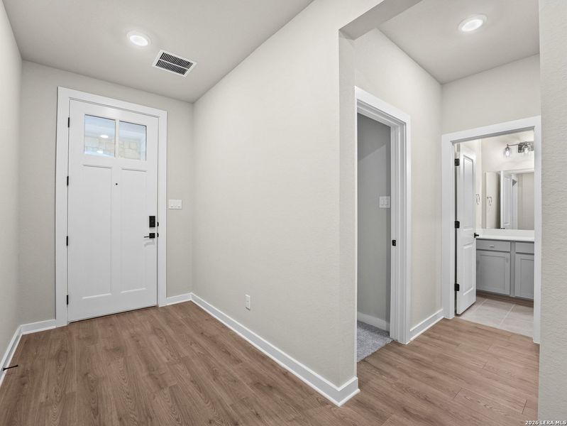 Spacious, unfurnished interior of a new home in Saddle Creek Ranch, Cibolo (Image 29).