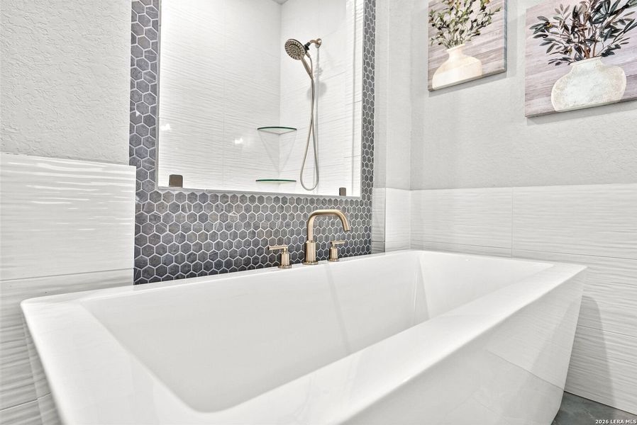 Close-up of interior finishes inside a home in Ventana, Bulverde (Image 21).