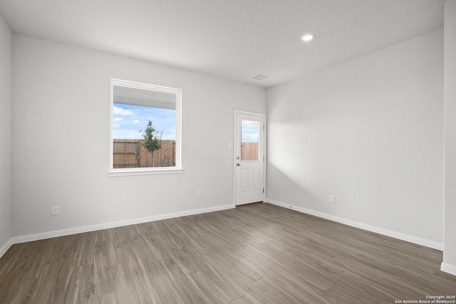 Spacious, unfurnished interior of a new home in Timber Creek, San Antonio (Image 30). Spacious, unfurnished interior of a new home in Timber Creek, San Antonio (Image 30).