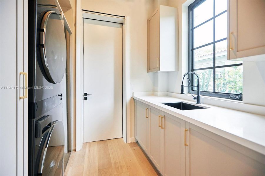 Furnished interior view inside a new home in , Coral Gables (Image 7).