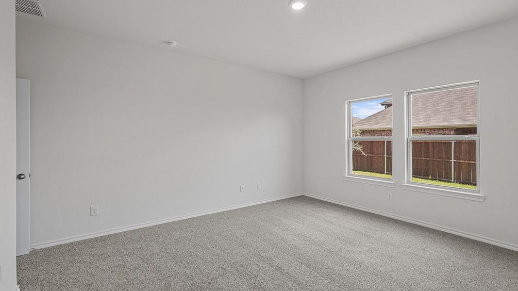 Representative unfurnished interior of a home built from the Midland by D.R. Horton in Riverfield, Josephine (Image 27).