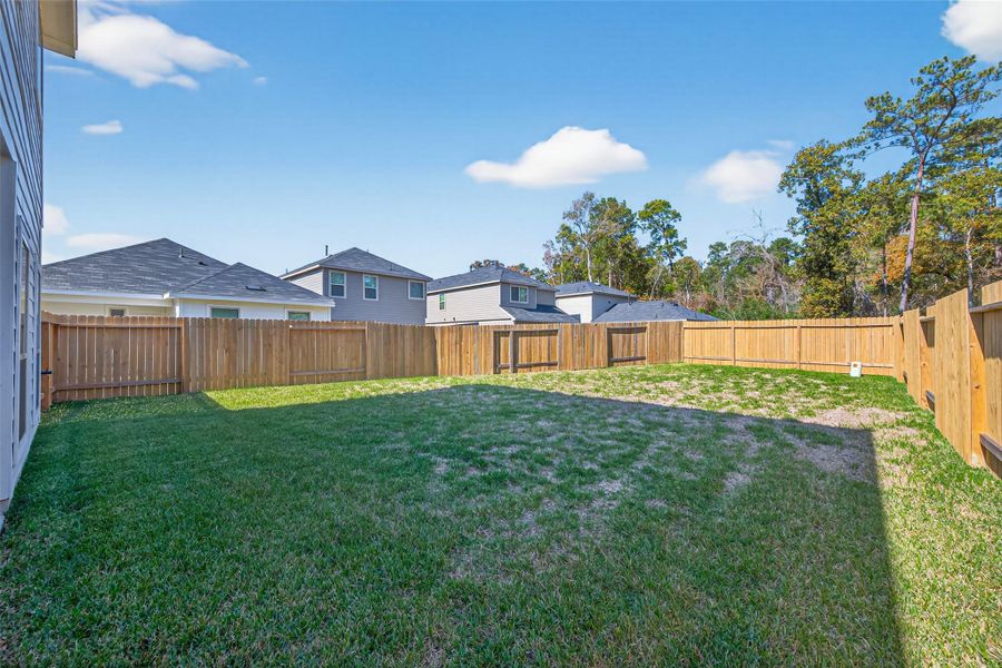 Exterior details and patio area of a home in Woodland Lakes, Huffman (Image 17).