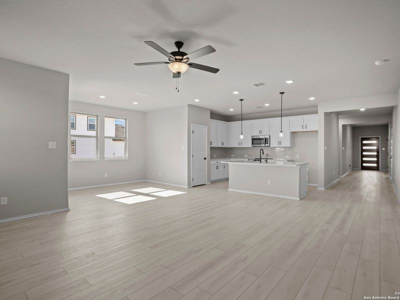 Spacious, unfurnished interior of a new home in Hannah Heights, Seguin (Image 18).