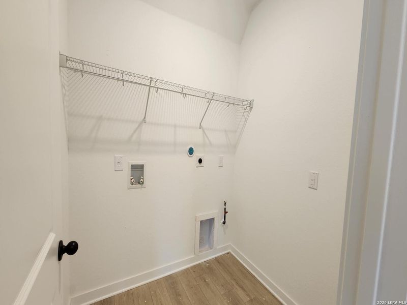 Spacious, unfurnished interior of a new home in , San Antonio (Image 7).