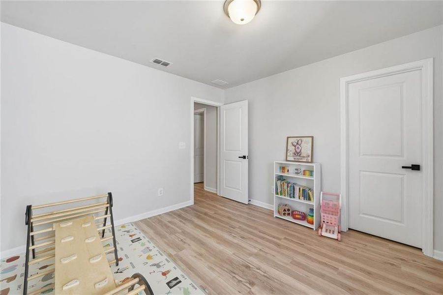 Spacious, unfurnished interior of a new home in Riverwood, Dallas (Image 27).