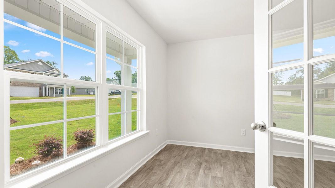 Spacious, unfurnished interior of a new home in Greystone North, Stoneville (Image 10).