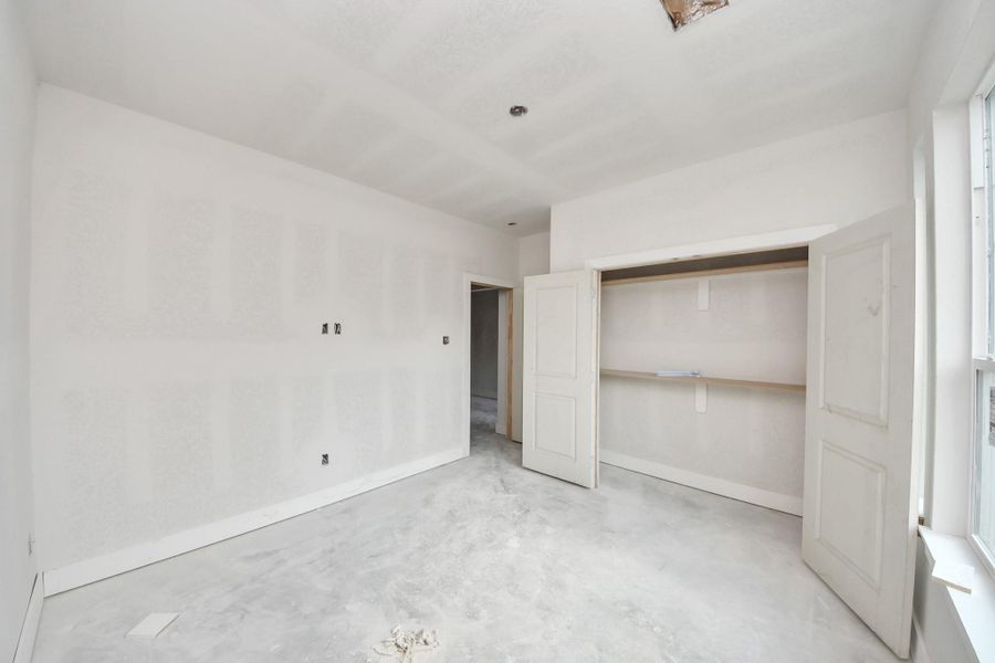 Spacious, unfurnished interior of a new home in , Houston (Image 8).