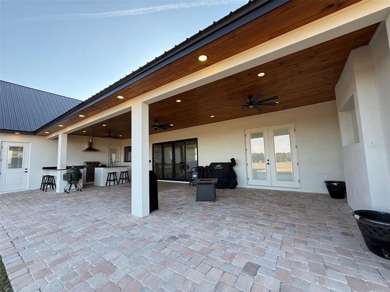 Exterior details and patio area of a home in , Bartow (Image 29).