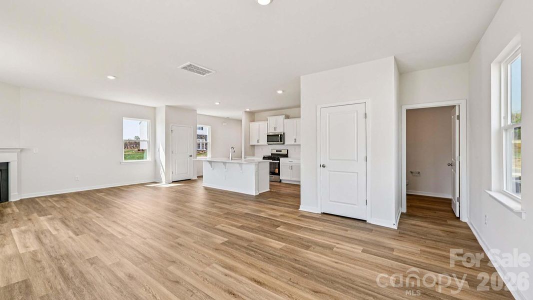 Spacious, unfurnished interior of a new home in Clark Creek Landing, Lincolnton (Image 21).