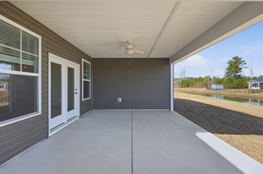 Representative exterior details of a home built from the Grayson II by Great Southern Homes in Edgefield, Loris (Image 25).