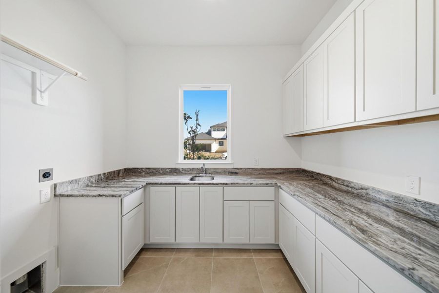 Furnished interior view inside a new home in Legacy, League City (Image 13).