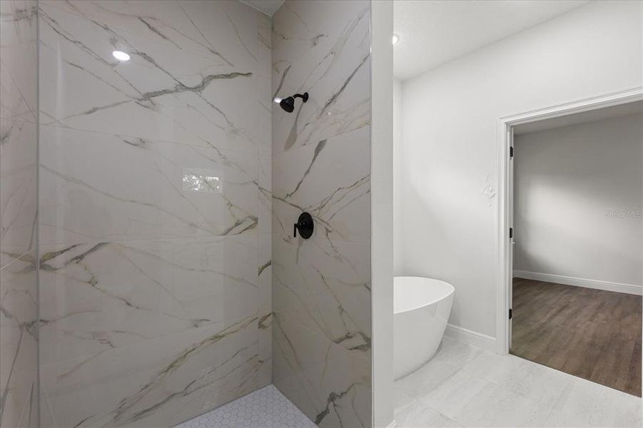 Spacious, unfurnished interior of a new home in , Ocala (Image 31).