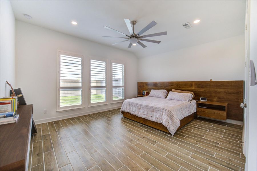 Furnished interior view inside a new home in Cross Creek West 45', Fulshear (Image 27). Furnished interior view inside a new home in Cross Creek West 45', Fulshear (Image 27).