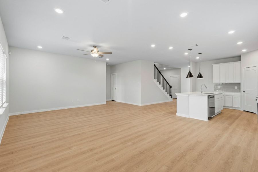 Spacious, unfurnished interior of a new home in Sunterra Lakes, Brookshire (Image 12). Spacious, unfurnished interior of a new home in Sunterra Lakes, Brookshire (Image 12).