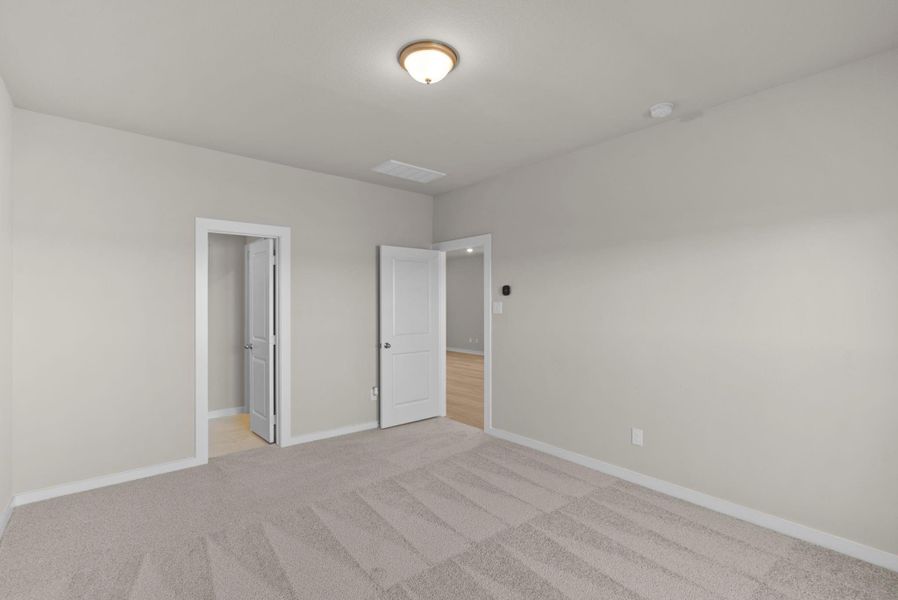 Spacious, unfurnished interior of a new home in Creekhaven, Rosharon (Image 17).