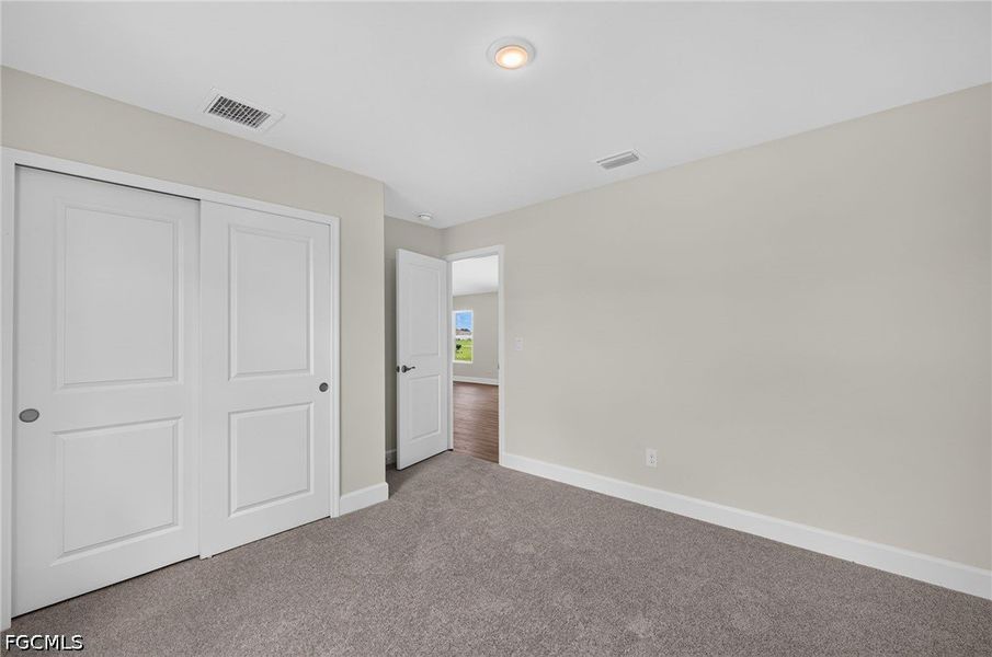 Spacious, unfurnished interior of a new home in Cape Coral, Cape Coral (Image 24).