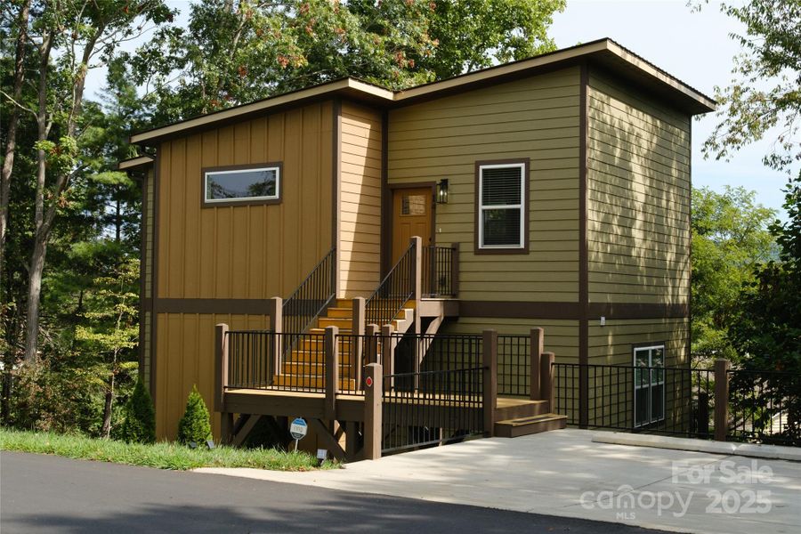 Front exterior of a new home in , Weaverville, NC, highlighting curb appeal (Image 2). Front exterior of a new home in , Weaverville, NC, highlighting curb appeal (Image 2).