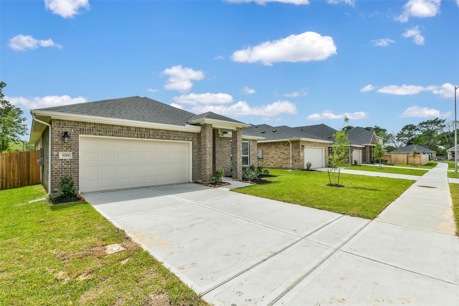 Front exterior of a new home in King Oaks Village, Baytown, TX, highlighting curb appeal (Image 2). Front exterior of a new home in King Oaks Village, Baytown, TX, highlighting curb appeal (Image 2).