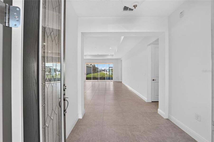 Spacious, unfurnished interior of a new home in , Ocala (Image 17).