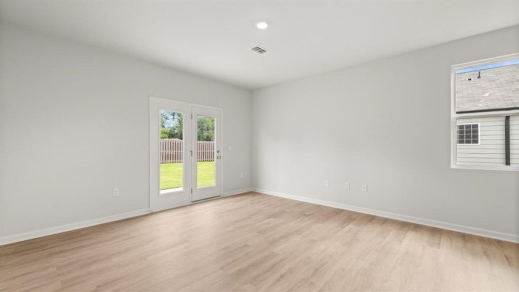 Spacious, unfurnished interior of a new home in Oconee Overlook, Gainesville (Image 17).