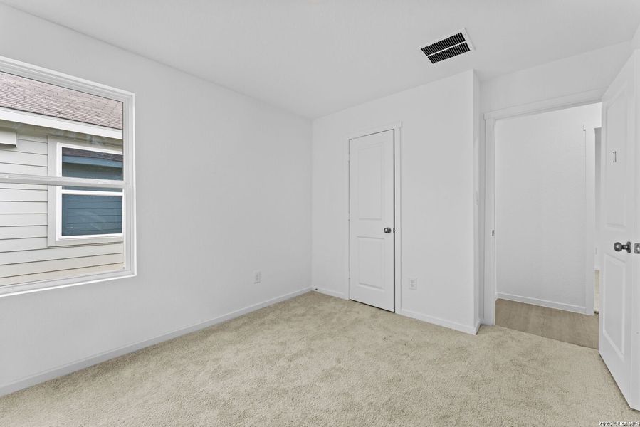 Spacious, unfurnished interior of a new home in Spring Grove, St. Hedwig (Image 17).