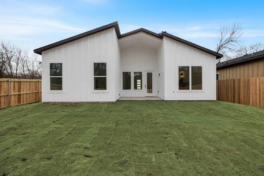 Exterior details and patio area of a home in , Dallas (Image 28).