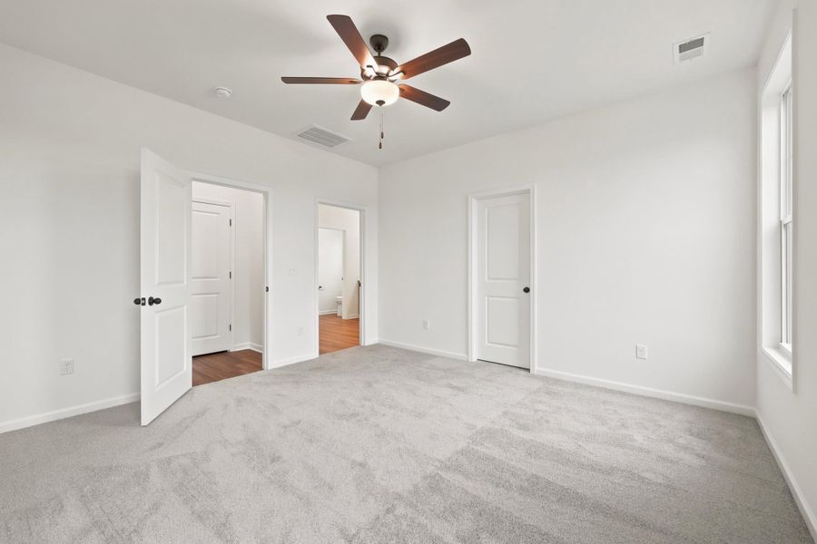 Spacious, unfurnished interior of a new home in Edgefield, Loris (Image 30).