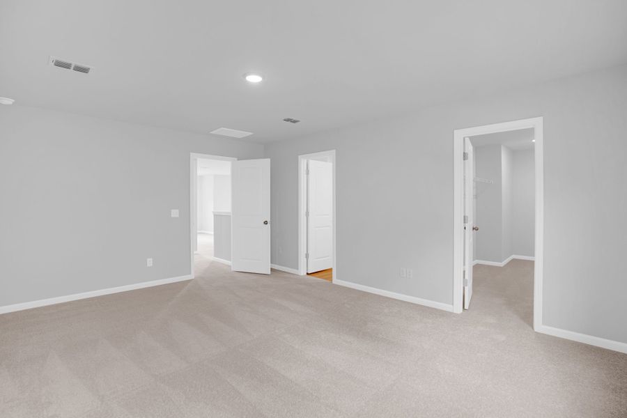 Spacious, unfurnished interior of a new home in Bradford Pointe, Summerville (Image 15).