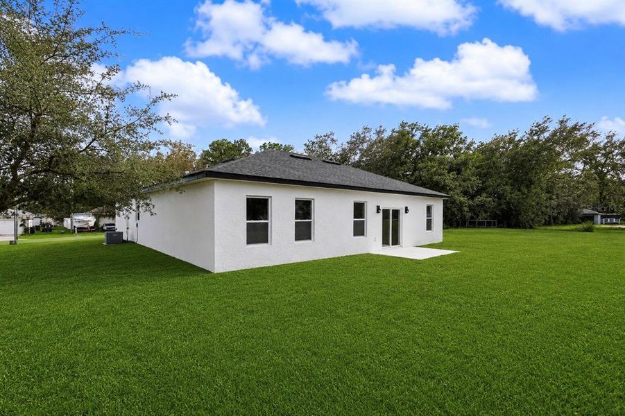 Exterior details and patio area of a home in , Ocala (Image 4).