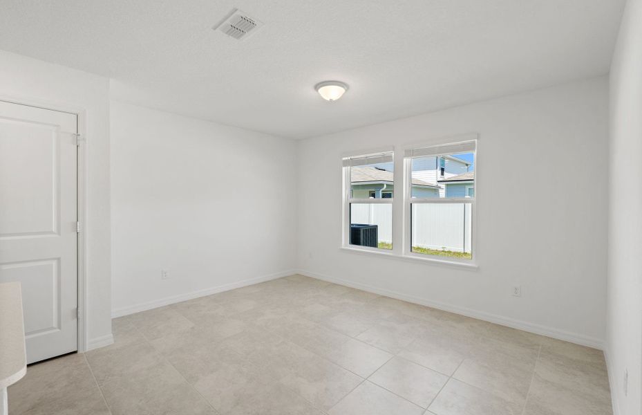 Spacious, unfurnished interior of a new home in Wells Landing, Jacksonville (Image 19).