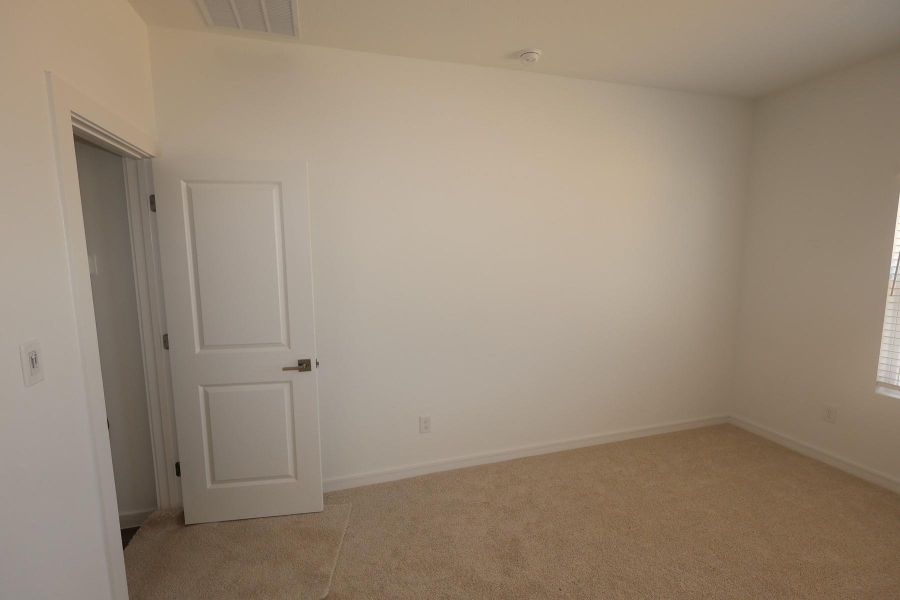 Spacious, unfurnished interior of a new home in Aspire at Ashland, Angleton (Image 8).