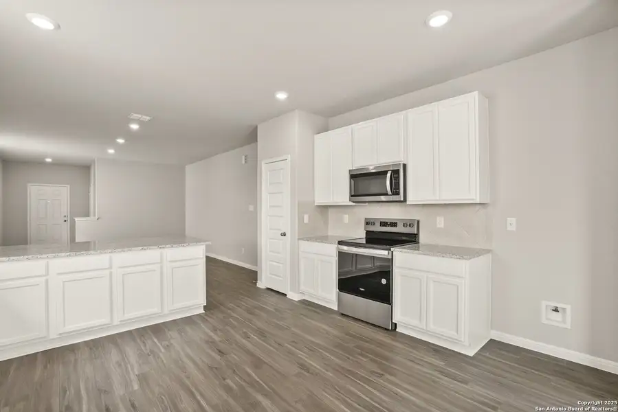 Furnished interior view inside a new home in Cinco Lakes, San Antonio (Image 6).