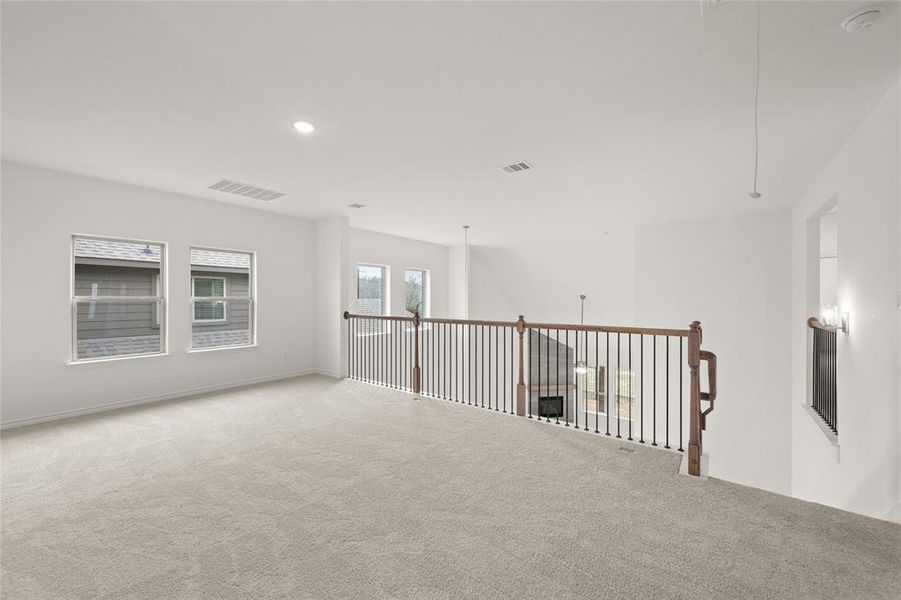 Spacious, unfurnished interior of a new home in Hidden Vistas, Burleson (Image 19).