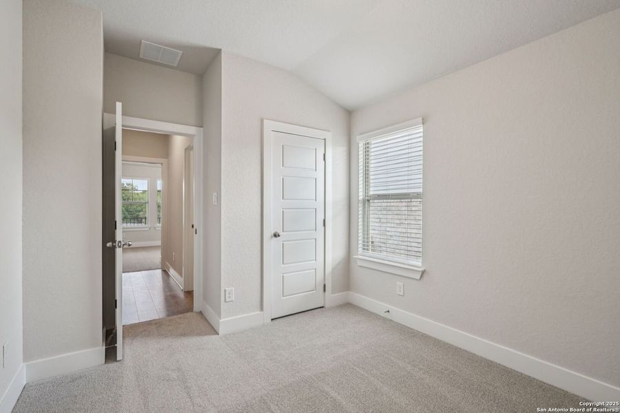 Spacious, unfurnished interior of a new home in Comanche Ridge, San Antonio (Image 22). Spacious, unfurnished interior of a new home in Comanche Ridge, San Antonio (Image 22).