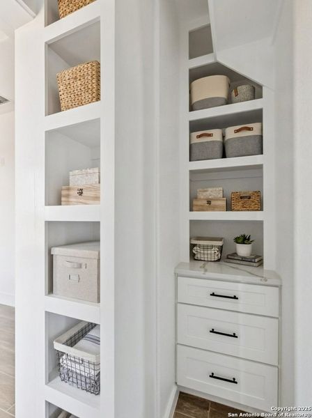 Furnished interior view inside a new home in , Floresville (Image 35).